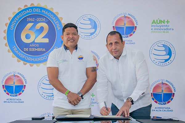 José David Escorcia Pérez, Alcalde de Remolino firmando el convenio en compañía de Pablo Vera Salazar, Rector de Unimagdalena. José David Escorcia Pérez, Alcalde de Remolino firmando el convenio en compañía de Pablo Vera Salazar, Rector de Unimagdalena.