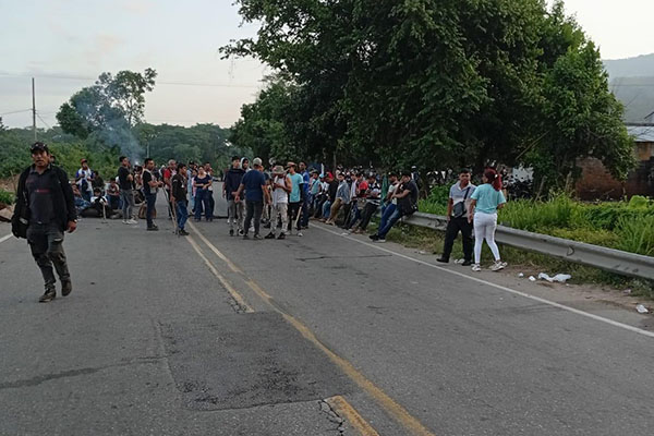 Bloqueos en vías del Departamento del Magdalena entre Ciénaga y Zona Bananera. Bloqueos en vías del Departamento del Magdalena entre Ciénaga y Zona Bananera.