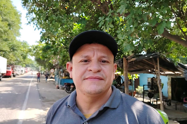 Juvenal Jiménez, conductor afectado por el bloqueo. Juvenal Jiménez, conductor afectado por el bloqueo.
