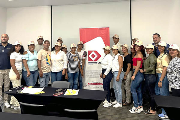 Funcionarios de la empresa Drummond, en compañía de docentes de la Universidad Sergio Arboleda y líderes sociales del Departamento del Magdalena.