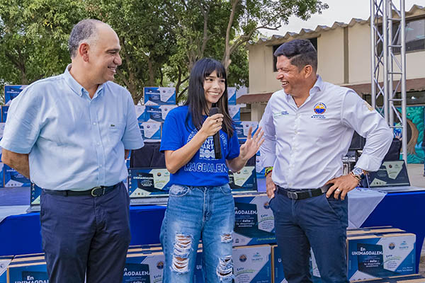 Carlos Pinedo Cuello, Alcalde de Santa Marta en compañía de Pablo Vera Salazar, Rector de Unimagdalena.