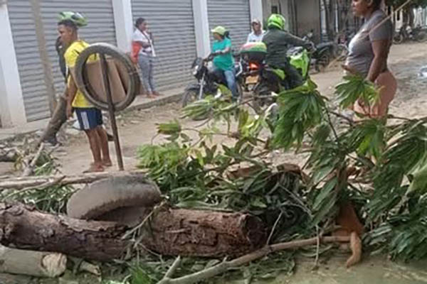 Bloqueos de vías en Orihueca, corregimiento de Zona Bananera.