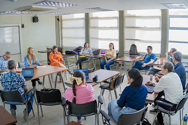 La Directora General del Icfes en diálogos académicos con directores de programa y jefes de departamento.