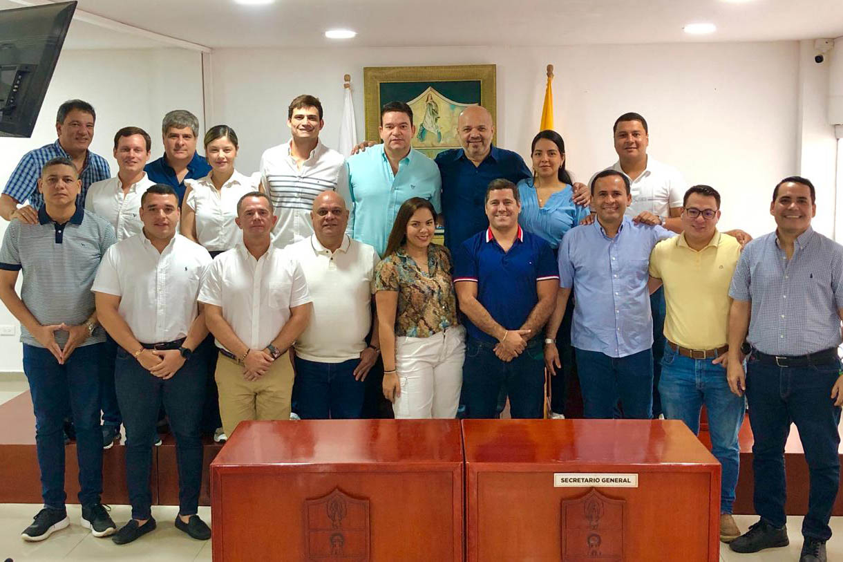 Los concejales de Santa Marta en la fotografía institucional tomada como símbolo de unidad y paz.