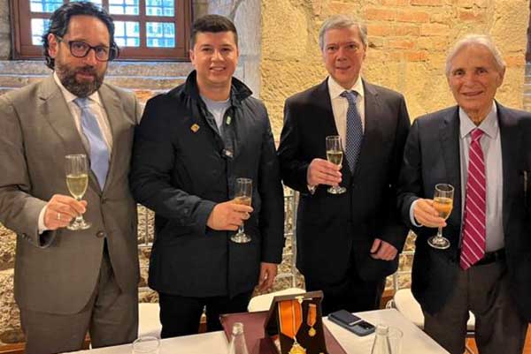Carlos Pinilla, Gerente de la Comercializadora Internacional C.I. Banasan S.A.S.; Gustavo Moreno, Senador; Álvaro Vives Lacouture, Presidente de la Junta Directiva de C.I. Banasan S.A.S.; Aniceto Guzmán, miembro Junta Directiva C.I. Banasan S.A.S.