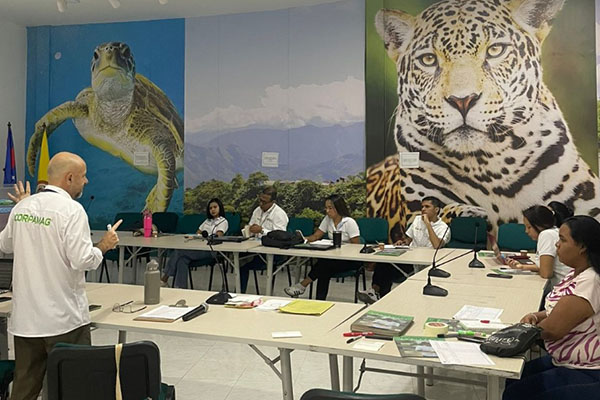 Taller intensivo de transferencia de ambiente en el auditorio de la Corporación Autónoma Regional Magdalena.