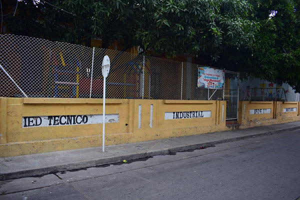 Fachada del Instituto Técnico Industrial sede Montessori, Centro de Santa Marta. 