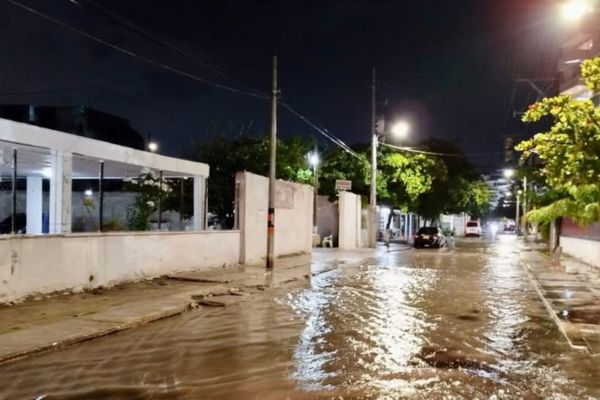 El ingreso de escorrentía pluvial provoca una sobrecarga hidráulica en las redes de recolección, obligando a las estaciones de bombeo de aguas residuales a operar por encima de su capacidad máxima.
