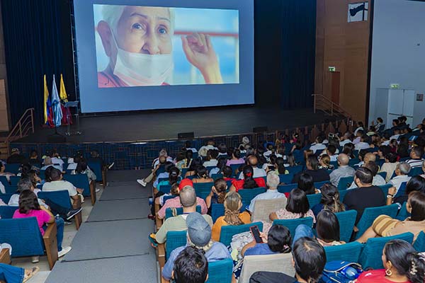 Unimagdalena presentó a los samarios el largometraje ‘La Marcha del Hambre’, que rinde homenaje a los docentes del Departamento que caminaron 1.600 kilómetros por la dignidad de la educación en Colombia. Unimagdalena presentó a los samarios el largometraje ‘La Marcha del Hambre’, que rinde homenaje a los docentes del Departamento que caminaron 1.600 kilómetros por la dignidad de la educación en Colombia.