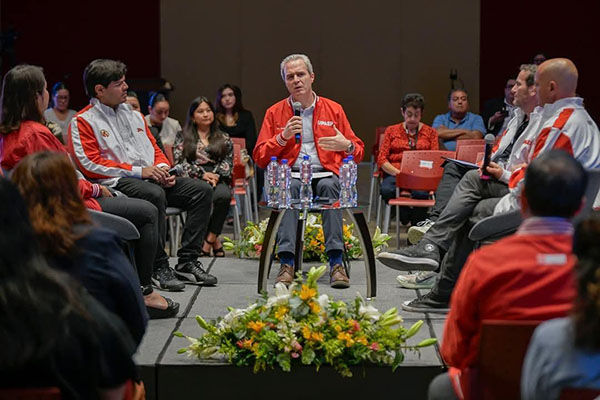 Presentación del panel internacional moderado por Emilio Baños Ardavín, rector de la UPAEP. Presentación del panel internacional moderado por Emilio Baños Ardavín, rector de la UPAEP.