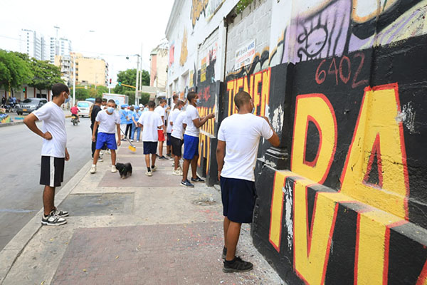 Grupo Cívico ‘Vamos por Santa Marta’ en restauración del Centro Histórico. 