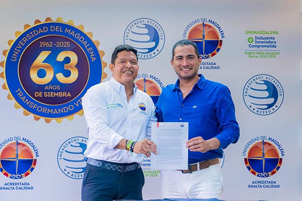 Pablo Vera Salazar y Carlos Mentanza en compañía de funcionarios de ambas instituciones en la presentación del nuevo doctorado. Pablo Vera Salazar y Carlos Mentanza en compañía de funcionarios de ambas instituciones en la presentación del nuevo doctorado.