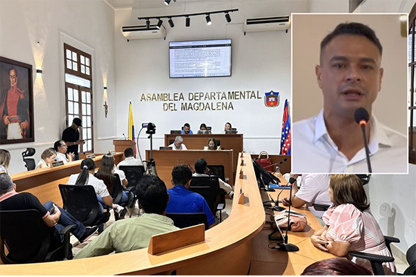 Asamblea departamental en sesión ordinaria; en el recuadro: Manuel Otero, jefe de la oficina de Tránsito del Magdalena. 