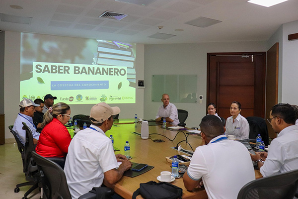Directivos de Banasan y aliados, en el lanzamiento del programa ‘Saber Bananero’. Foto Banasan