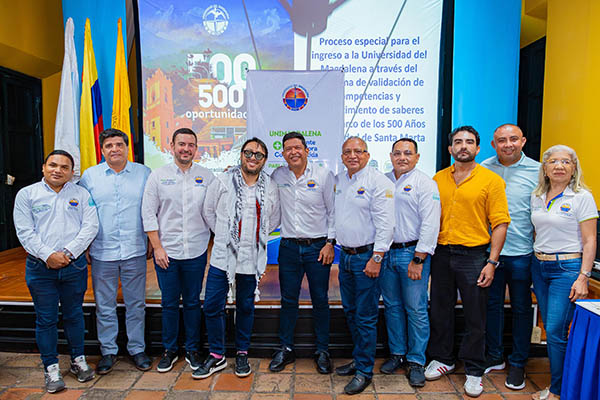 Pablo Vera Salazar, rector de Unimagdalena, en compañía de Ricardo Moreno Patiño, viceministro de Educación Superior y representantes de diversos sectores sociales y académicos de la institución.