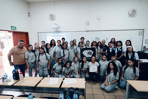Estudiantes de la IED Aluna, IED Pedagógico del Caribe e IED Cristo Rey presentes en Unimagdalena para realizar el cierre del proyecto ‘Guardianes de la salud mental’.
