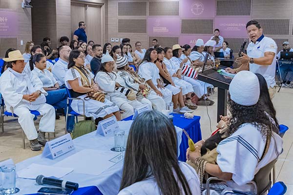 Pablo Vera Salazar, Rector de Unimagdalena socializando el nuevo sistema ante los representantes de los pueblos indígenas. 