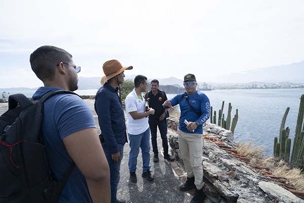 Pablo Vera Salazar, Rector de Unimagdalena liderando las inspecciones y labores de planificación para la implementación del proyecto de iluminación del Morro.