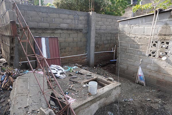 Esta casa fue una de las perdidas totales que vivió una familia en San Fernando, el fuerte aguacero dejó a esta familia sin un techo donde dormir, tuvieron perdida de su inmueble. Durante la emergencia no se reportaron víctimas mortales, pero sí importantes pérdidas materiales. Esta casa fue una de las perdidas totales que vivió una familia en San Fernando, el fuerte aguacero dejó a esta familia sin un techo donde dormir, tuvieron perdida de su inmueble. Durante la emergencia no se reportaron víctimas mortales, pero sí importantes pérdidas materiales.