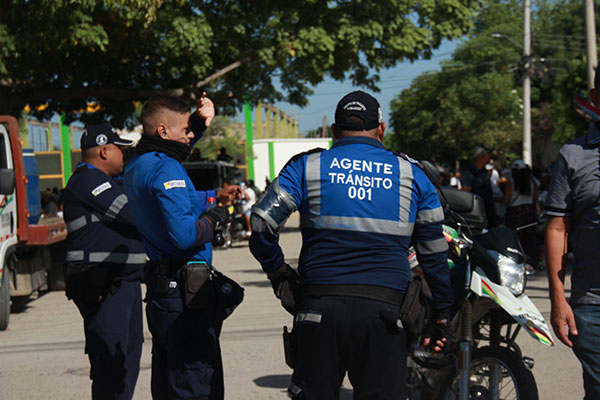 Agentes de transito realizando controles de seguridad en las vías del departamento del Magdalena. Foto archivo EL INFORMADOR