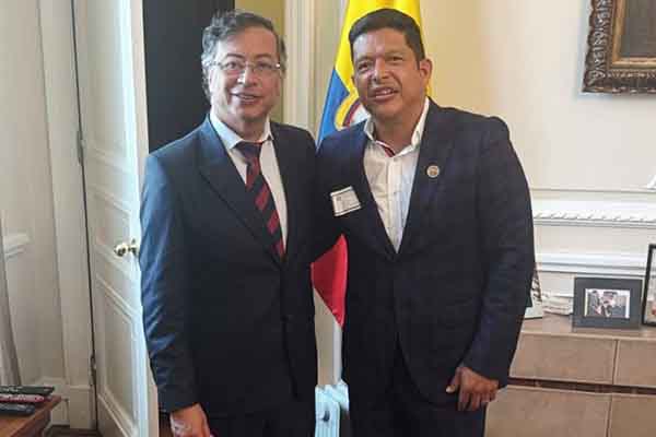 El presidente Gustavo Petro recibió en la Casa de Nariño al rector de la Universidad del Magdalena, Pablo Vera Salazar, para conocer los avances en innovación e inclusión de la institución.