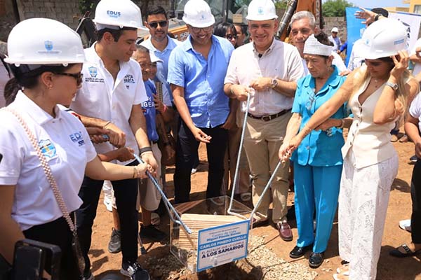 El Alcalde Carlos Pinedo, destacó que el proyecto en el que ya fue puesta la primera piedra, forma parte del Plan de Desarrollo ‘Santa Marta 500 Más’. / Foto Ly Erick Amasifuén EL INFORMADOR 