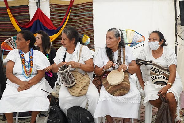 En el panel ‘Tejedoras de vida: mujeres indígenas que lideran’, estuvieron representantes de las etnias Wayúu, Kankuama y Ette Ennaka. Foto Unimagdalena 