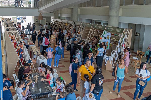 El evento se distinguió por su agenda diversa, con conversatorios, talleres, paneles y conferencias que articularon a líderes indígenas, expertos y gestores culturales. Foto Unimagdalena El evento se distinguió por su agenda diversa, con conversatorios, talleres, paneles y conferencias que articularon a líderes indígenas, expertos y gestores culturales. Foto Unimagdalena