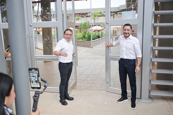 Este es el claustro universitario de El Banco en el que se le colocó el nombre de Carlos Caicedo Omar en una placa al salón de actos, el día en que se llevó a cabo su inauguración.