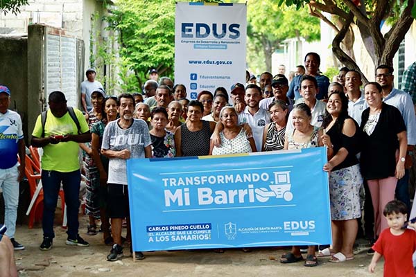 Carlos Pinedo Cuello, alcalde de Santa Marta da apertura oficial a un proyecto que representa la oportunidad de dejar atrás años de abandono en las calles del sector. / Foto Alcaldía 