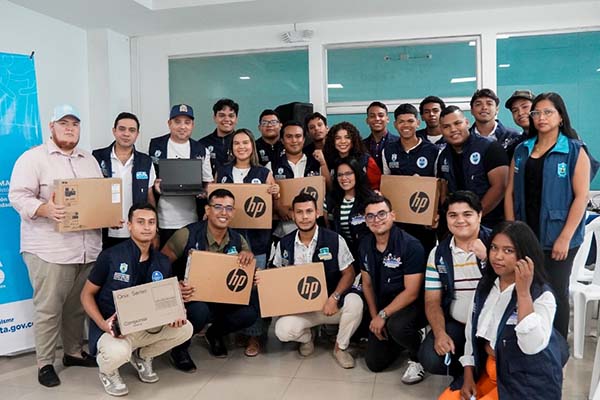 Los jóvenes asistentes expresaron satisfacción y reconocimiento a la gestión. / Foto Alcaldía 