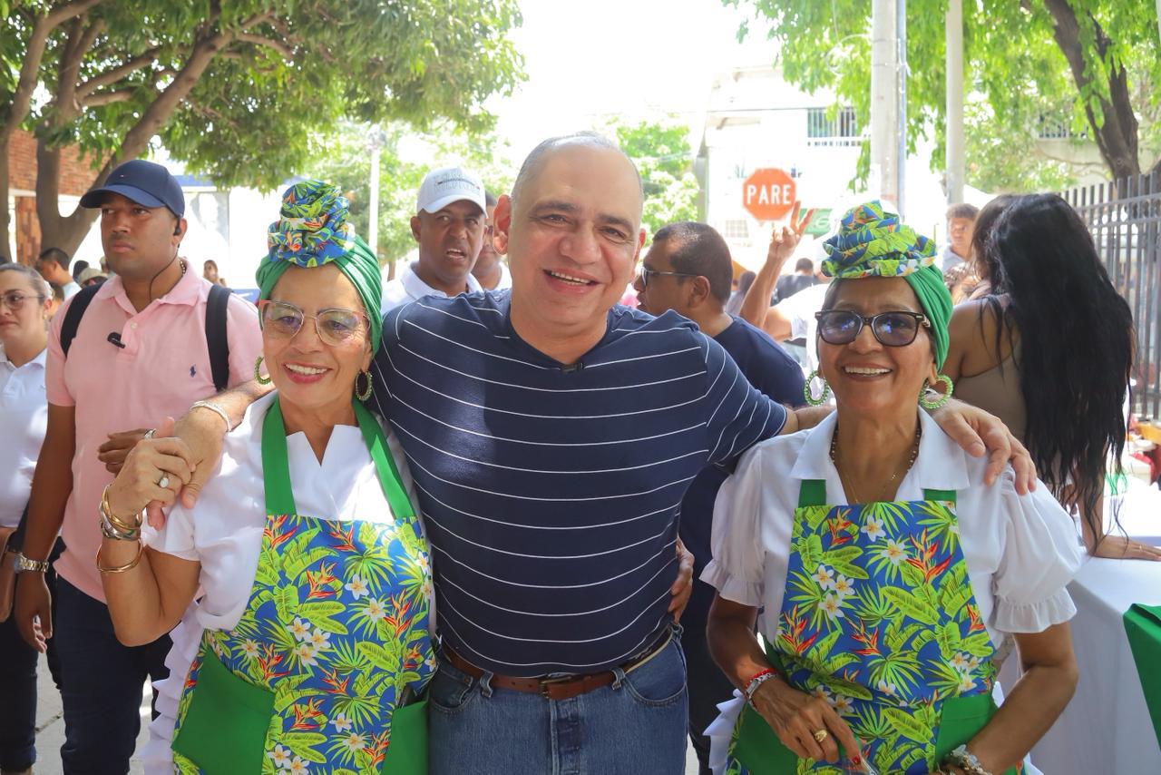 Carlos Pinedo Cuello, alcalde de Santa Marta, en el Festival del Bollo Tres Puntá. Foto Alcaldía de Santa Marta. 