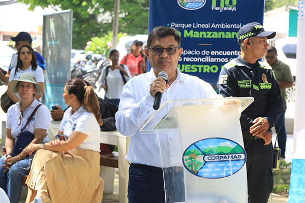 Alfredo Martínez, Director general de Corpamag, realizando su intervención en la entrega oficial del Parque Lineal y Ambiental ‘Río Manzanares’. Foto Derechos reservados EL INFORMADOR