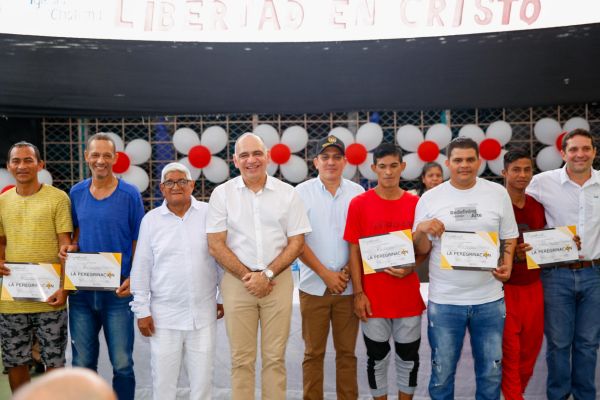 El evento contó con la presencia del secretario de Gobierno, Camilo George Díaz; el director del Establecimiento Penitenciario y Carcelario, Alexander Roncallo Miranda; enlaces distritales de Asuntos Religiosos, líderes sociales e integrantes de la Mesa Distrital de Asuntos Religiosos. Foto Alcaldìa
