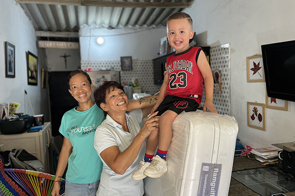 Las familias beneficiadas recibieron el apoyo con gratitud, manifestando que representa un paso importante para “recuperar lo perdido”. Foto: Tras La Perla