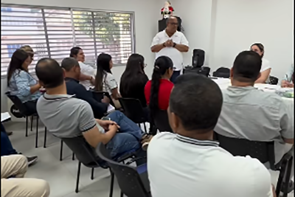 Funcionarios de Cajamag en el lanzamiento del Programa ‘Aipi’ en el municipio de Ciénaga. Foto Alcaldía de Ciénaga 