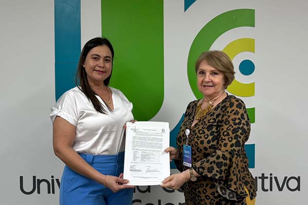 Alexa Díazgranados, directora de CETECOS, y Adriana Santarelli Franco, directora del campus UCC. Foto: UCC