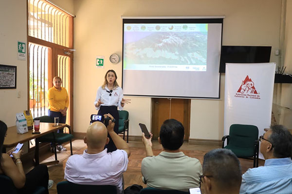 Sara Illidge, nueva Directora Ejecutiva de la Federación de Cafeteros del Magdalena en su presentación oficial en el cargo para los medios de la ciudad. Foto derechos reservados EL INFORMADOR 