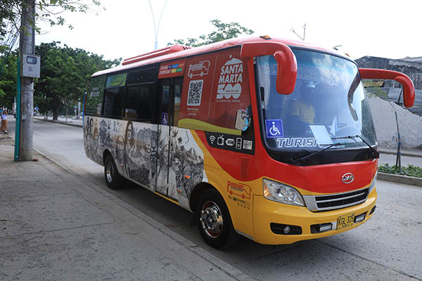 El innovador Bus Panoramic ofrece un recorrido inclusivo por los principales atractivos de Santa Marta, con audio multilingüe, zonas climatizadas y paradas en los lugares más representativos de la ciudad. / Foto derechos reservados EL INFORMADOR El innovador Bus Panoramic ofrece un recorrido inclusivo por los principales atractivos de Santa Marta, con audio multilingüe, zonas climatizadas y paradas en los lugares más representativos de la ciudad. / Foto derechos reservados EL INFORMADOR