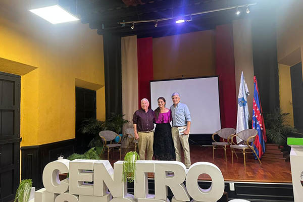 José Francisco Zúñiga, exalcalde de Santa Marta (2004-2007); Rafael Méndez, gerente de proyectos (2007-2011); y Diana Giraldo, directora de la Corporación Centro Histórico. Foto derechos reservados EL INFORMADOR