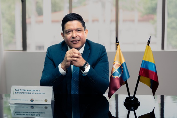 Pablo Vera Salazar, Rector de Unimagdalena en su despacho al interior de la institución. Foto Unimagdalena 