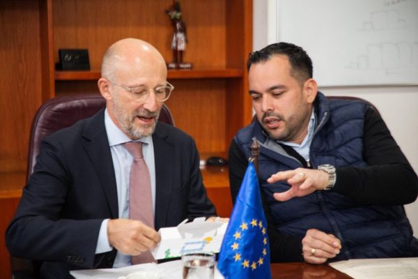 La UE ratifica su interés en apoyar la transición energética del país, impulsar la interconexión regional y trabajar en certificación de hidrógeno.
