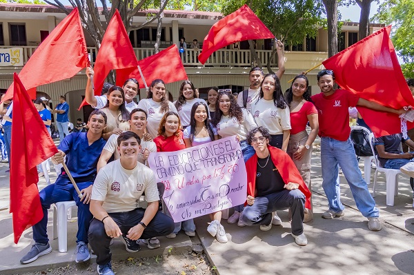 Estudiantes de la Universidad del Magdalena en medio de las manifestaciones a favor de la Reforma a la Ley 30. Foto Unimagdalena