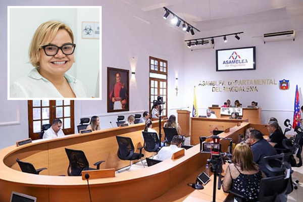 Margarita Guerra, diputada de la Asamblea Departamental del Magdalena. Foto tomada de @mmarguiguerraen X; recinto de la Asamblea en sesión ordinaria. Foto Asamblea departamental  