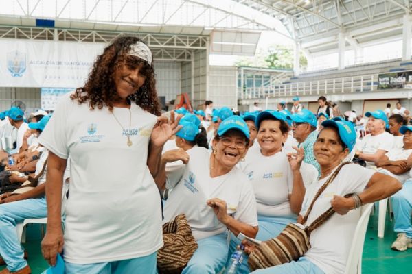 La jornada se vivió como un espacio de encuentro y reconocimiento a los adultos mayores, quienes participaron en actividades de integración.