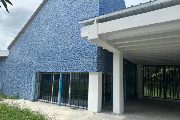 La intervención contempló la adecuación y remodelación de cinco aulas de clase, mejoramiento de baterías sanitarias, pintura general, reposición de ventanas, parte eléctrica e iluminaria y adecuación de la cocina. Foto Alcaldía