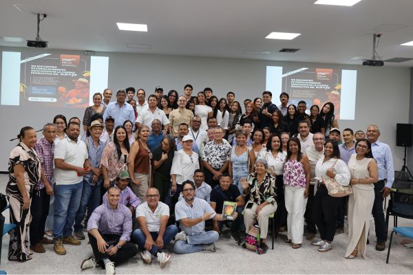 El evento, organizado por la Facultad de Ciencias Económicas de la UCC y su Centro de Desarrollo Empresarial, buscó fortalecer la competitividad del mango samario en los mercados nacional e internacional. Foto Universidad Cooperativa de Colombia 