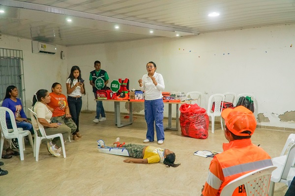Funcionarios del cuerpo de bomberos de Aracataca en la capacitación contra emergencias en el municipio. Foto Alcaldía de Aracataca
