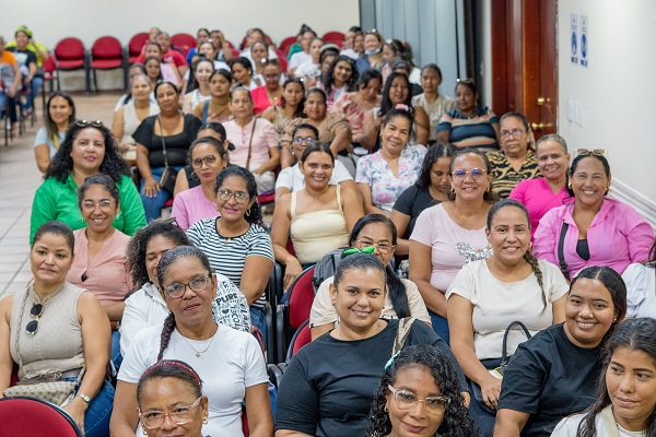 Madres comunitarias que se beneficiarán del convenio entre Mineducación y el Icbf para el inicio de su profesionalización. Foto Unimagdalena
