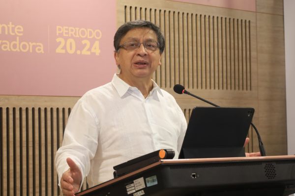 Jorge Enrique Ibáñez Najar, Presidente de la Corte Constitucional realizando su intervención en el conversatorio 'Diálogos Constiucionales'. Foto todos los derechos reservados EL INFORMADOR